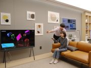 코로나19로 집콕족 늘자 대형 TV 매출도 증가