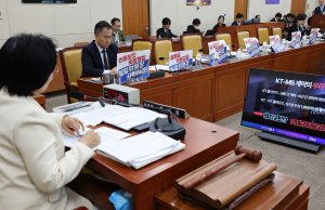 최민희 논란이 집어삼킨 과방위 국감 국민의힘, 최민희 사퇴 총공세…민주당 “정쟁 그만”