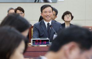 김종철 방미통위원장 후보자 “10대 SNS 제한, 당연히 필요”