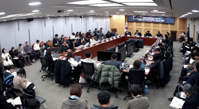 방송‧OTT 묶어 새판짠다…‘통합미디어법’ 윤곽 나왔다 국회 과방위원장 통합미디어법 TF(안) 발표 및 (가)시청각미디어서비스법 제정 방향 논의를 위한 토론회 개최